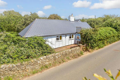 1.9 acres of House with Land for sale in Shorwell