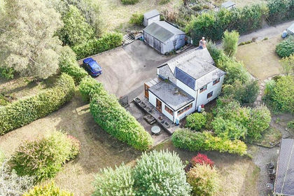 1.6 acres of House with Land for sale in Llanrhaeadr-ym-Mochnant