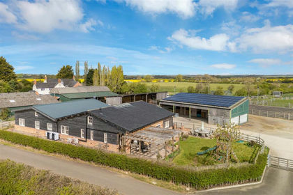 Equestrian property for sale in Grandborough