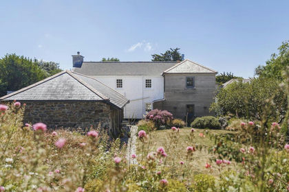 Farmhouse for sale in Gunwalloe