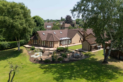 1.2 acres of House with Land for sale in Shefford