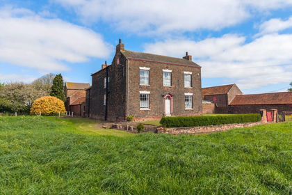 4.5 acres of Farmhouse for sale in Goole