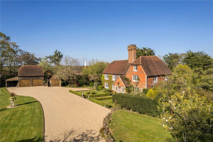 2.5 acres of Country Home for sale in Warbleton