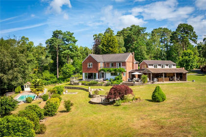 2.5 acres of House with Land for sale in Farnham