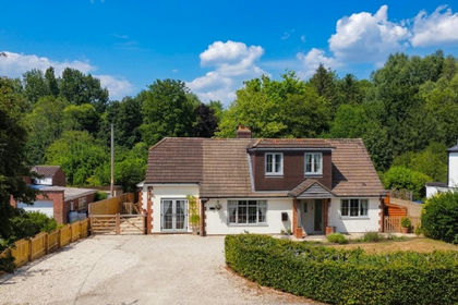 1.1 acres of House with Land for sale in Pewsey