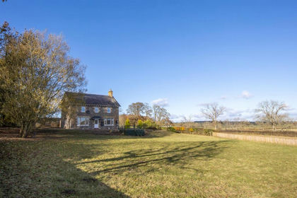 9 acres of House with Land for sale in Berwickshire, Roxburgh and Selkirk