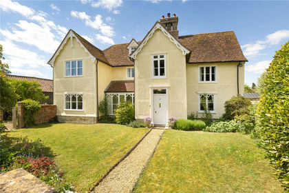 1 acre of Farmhouse for sale in Cambridge