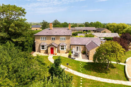2.5 acres of Farmhouse for sale in Marsh Gibbon