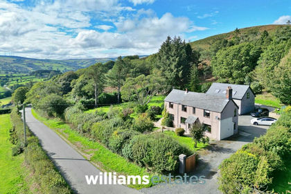 1 acre of House with Land for sale in Llanrhaeadr-yng-Nghinmeirch