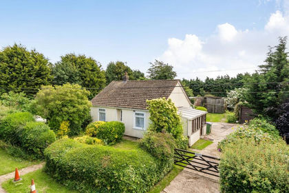 1.8 acres of Cottage for sale in Lyminge