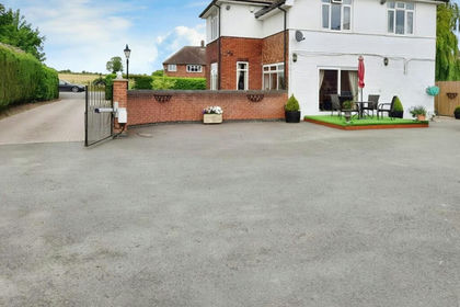 1.5 acres of House with Land for sale in Walkeringham