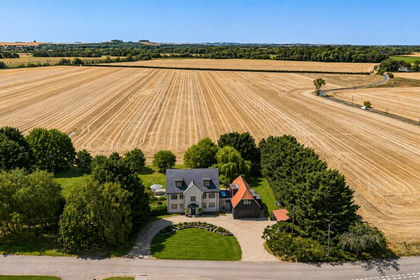 1 acre of Farmhouse for sale in Drayton St. Leonard