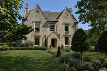 1.1 acres of Farmhouse for sale in Lechlade