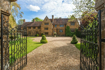 14 acres of Historic House for sale in Burton Dassett