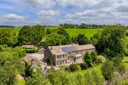 7 acres of Farmhouse for sale in Rimington
