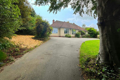 3.8 acres of House with Land for sale in Burwash
