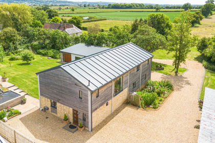 9 acres of Barn Conversion for sale in Lyneham and Bradenstoke