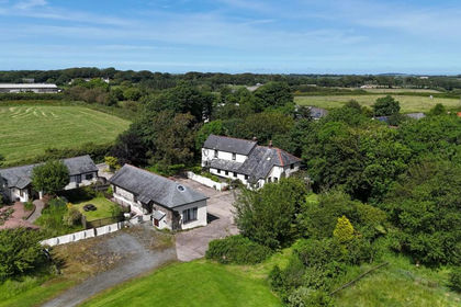 17 acres of Farmhouse for sale in Bradworthy