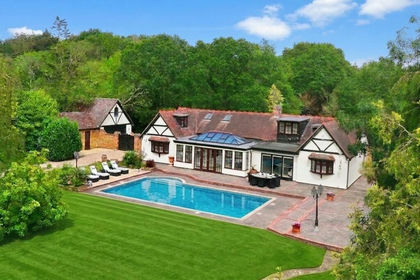 1.3 acres of House with Land for sale in South Hanningfield