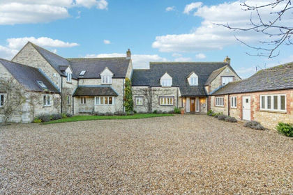 2 acres of Land for sale in Fencott and Murcott