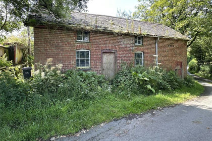 2.7 acres of House with Land for sale in Llandinam