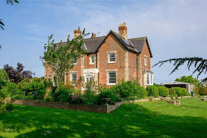 1.9 acres of House with Land for sale in Nunburnholme