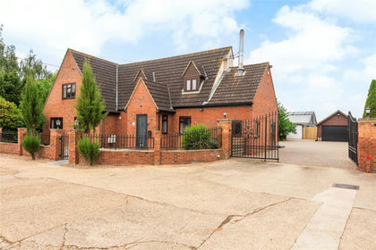 3.8 acres of House with Land for sale in Wyboston, Chawston and Colesden