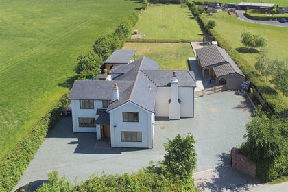 1 acre of House with Land for sale in Uffington
