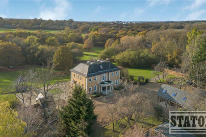 8 acres of Land for sale in South Mimms and Ridge