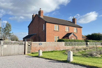 1 acre of House with Land for sale in Eaton Bishop