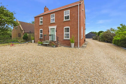 1.5 acres of House with Land for sale in Saltfleetby