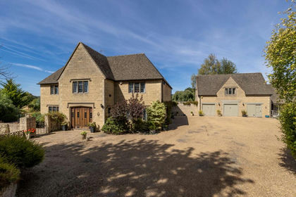 6.5 acres of House with Land for sale in Moreton-in-Marsh