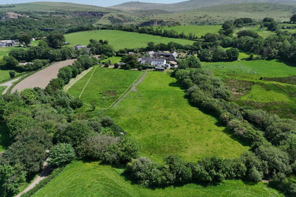 3 acres of Farmhouse for sale in Okehampton Hamlets