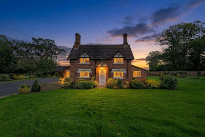 7 acres of House with Land for sale in Alpraham and Calveley