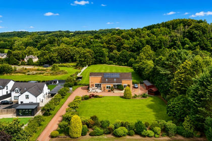 4.5 acres of House with Land for sale in Hamilton and Clyde Valley