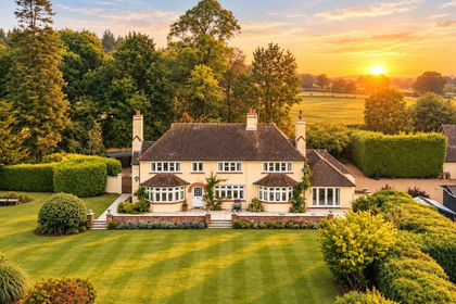 3.7 acres of House with Land for sale in Stratfield Mortimer
