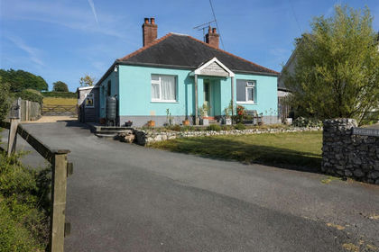 3.1 acres of Smallholding for sale in Llanllwni
