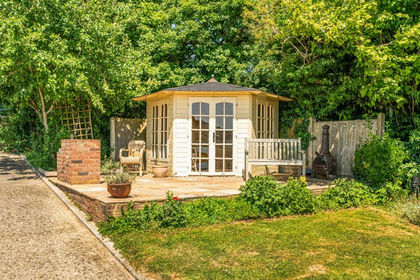 3.5 acres of House with Land for sale in Elham