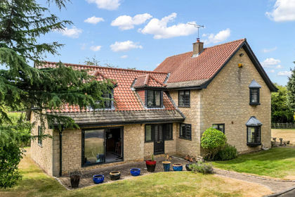12 acres of House with Land for sale in Laughton-en-le-Morthen