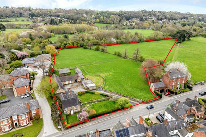 6.4 acres of Farmhouse for sale in Duffield