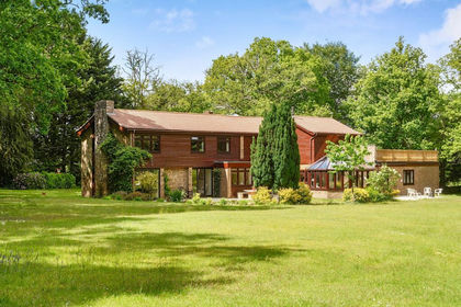 1.5 acres of House with Land for sale in Petworth