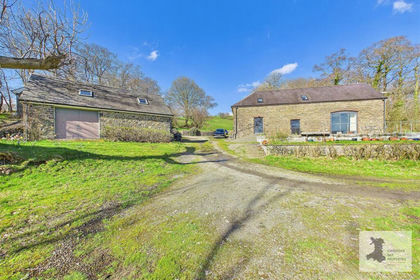8.4 acres of Smallholding for sale in Llanfair-ar-y-bryn