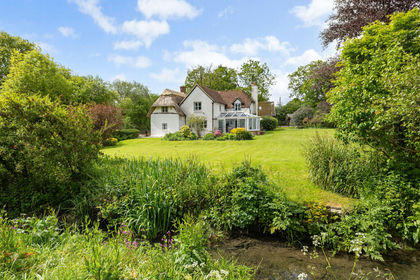 7.3 acres of House with Land for sale in Greatham