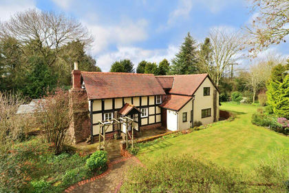 1.7 acres of Cottage for sale in Marden