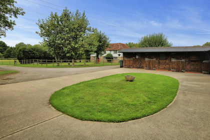 6.6 acres of House with Land for sale in Stanford