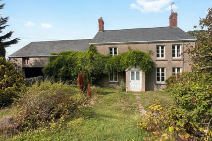1 acre of Farmhouse for sale in Peterston-super-Ely
