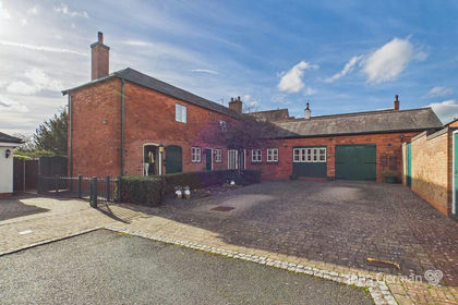 Land for sale in Tatenhill