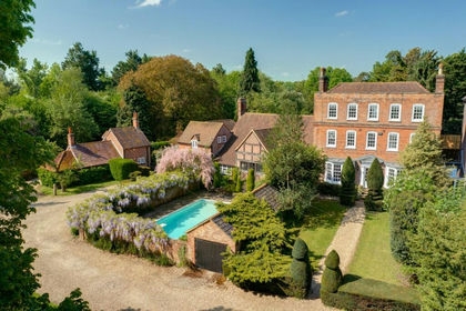 2.2 acres of House with Land for sale in Beaconsfield