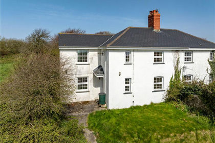4.9 acres of Cottage for sale in Tregony with Cuby