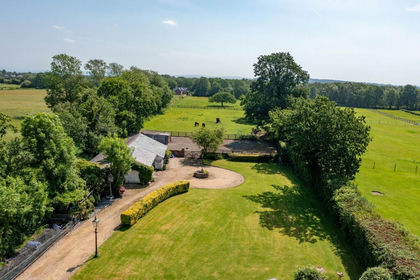 5 acres of House with Land for sale in Mobberley
